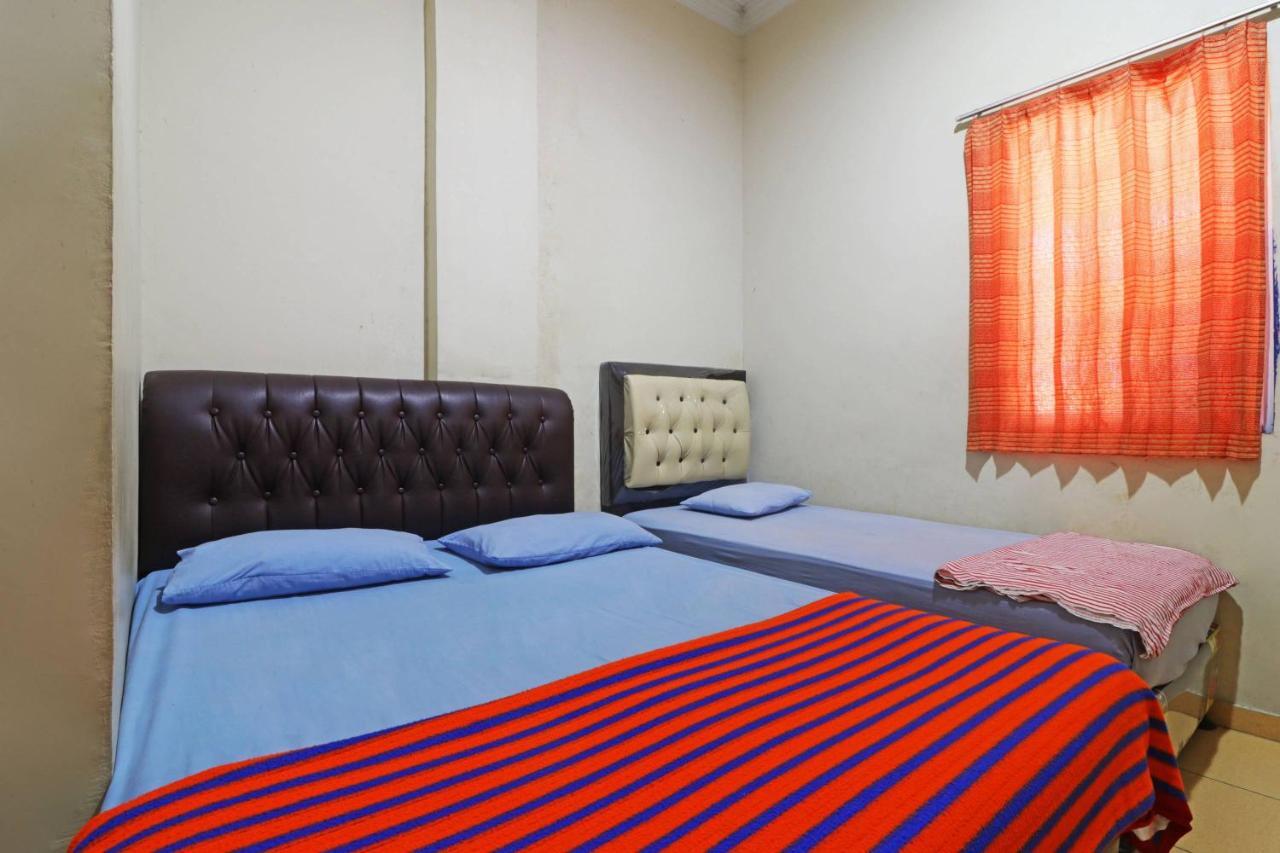 Отель Wisma Cempaka 2 Syariah Parit  Экстерьер фото
